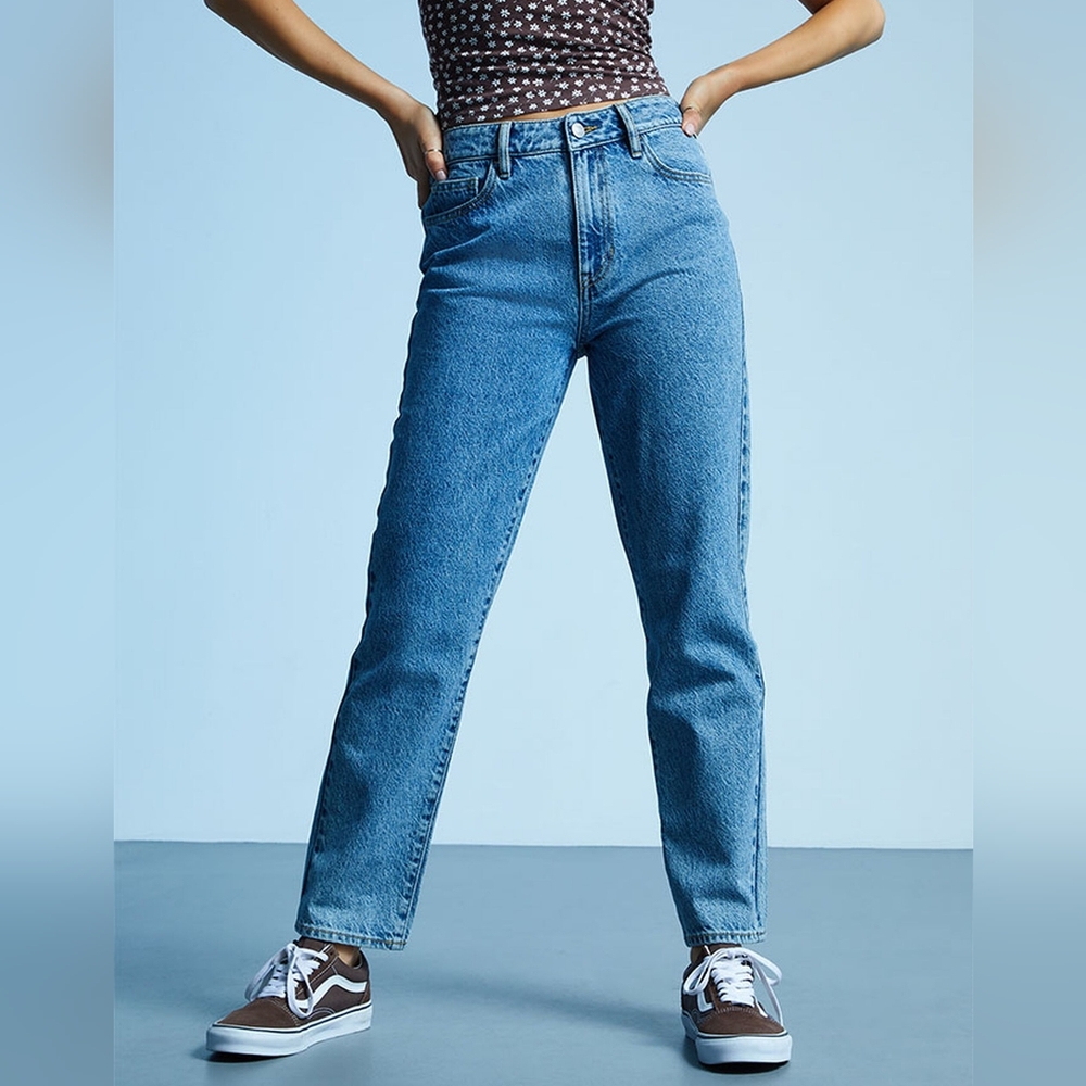 Pacsun Jeans Mom Jean Medium Blue High Rise Relax Fit Tapered Leg sz 26 Short